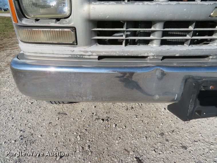 image for item DH1744 2000 Chevrolet C3500 flatbed pickup truck