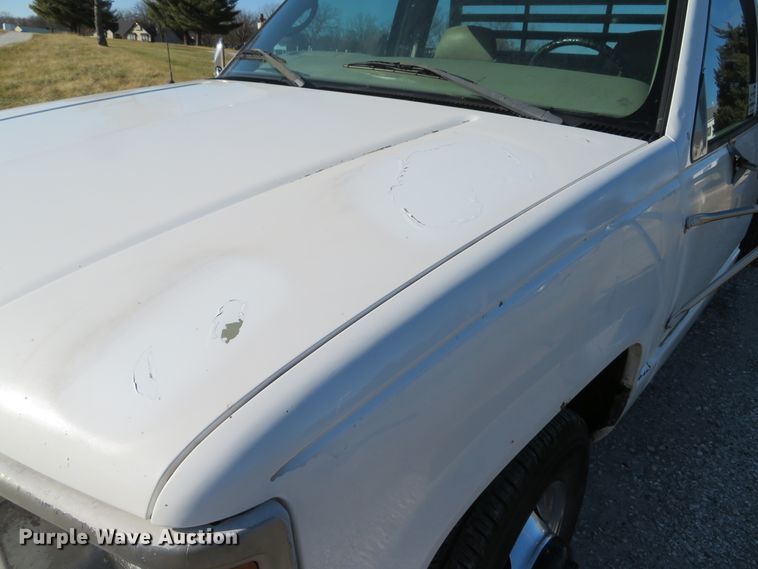 image for item DH1744 2000 Chevrolet C3500 flatbed pickup truck