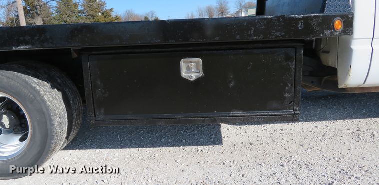 image for item DH1744 2000 Chevrolet C3500 flatbed pickup truck