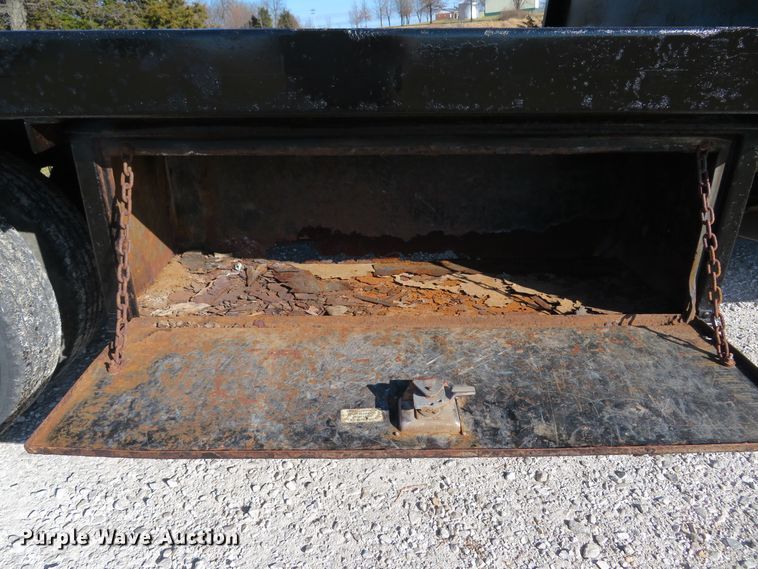 image for item DH1744 2000 Chevrolet C3500 flatbed pickup truck