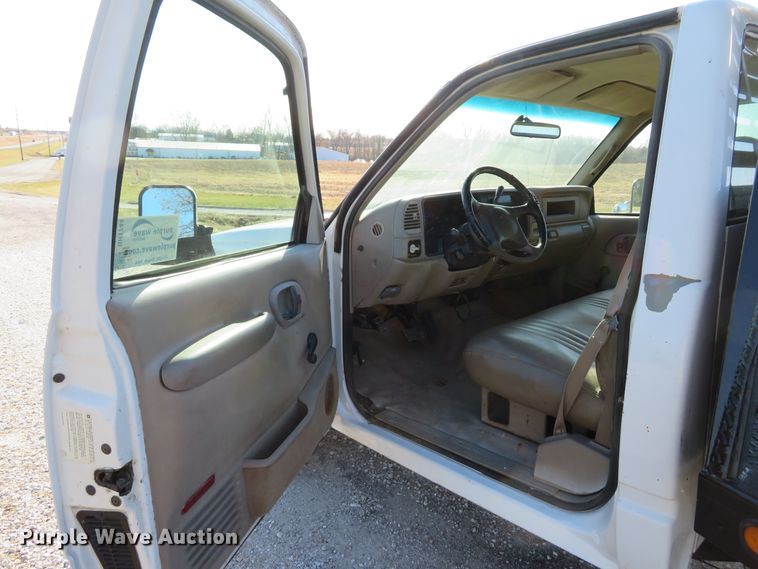 image for item DH1744 2000 Chevrolet C3500 flatbed pickup truck