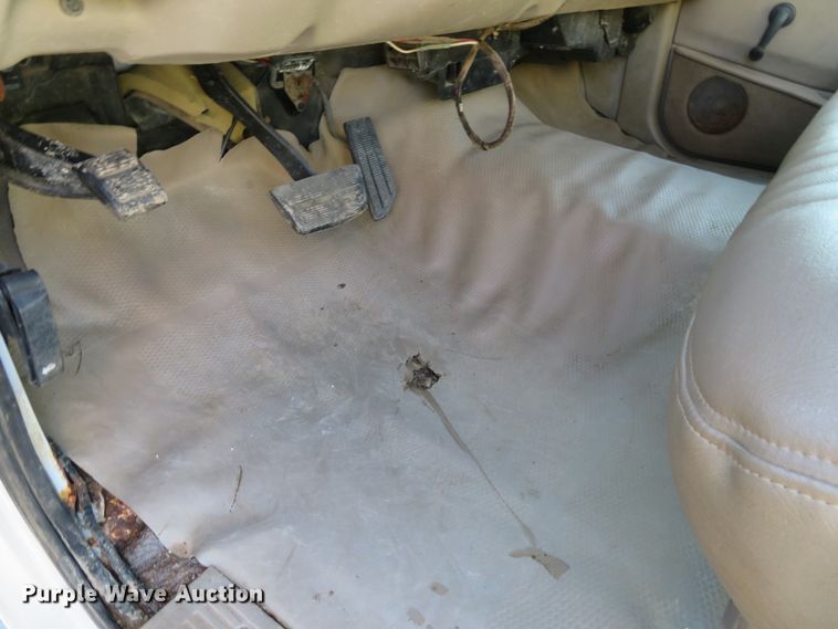 image for item DH1744 2000 Chevrolet C3500 flatbed pickup truck