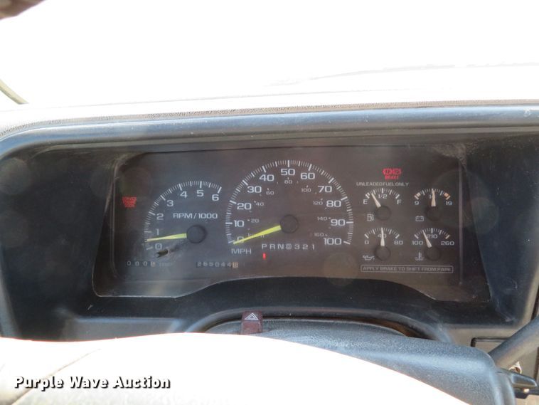 image for item DH1744 2000 Chevrolet C3500 flatbed pickup truck