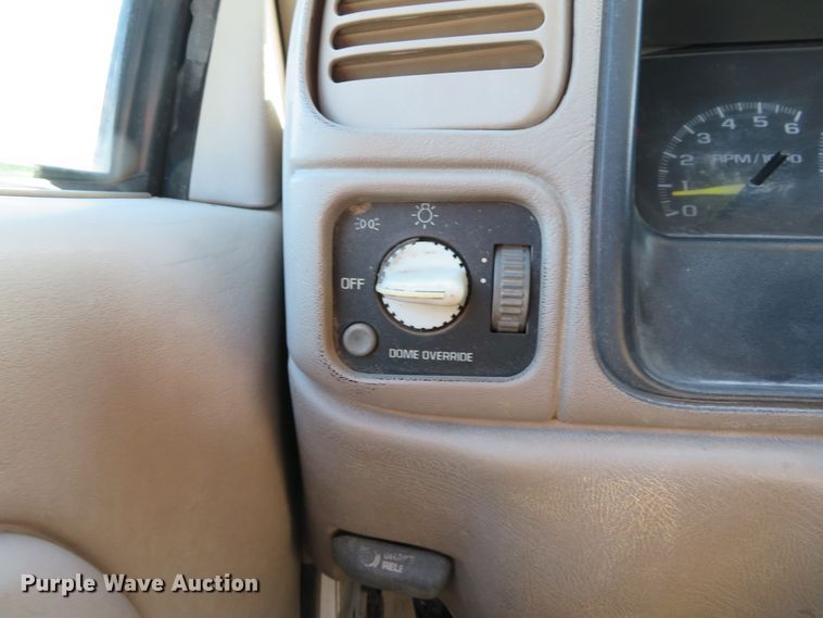 image for item DH1744 2000 Chevrolet C3500 flatbed pickup truck