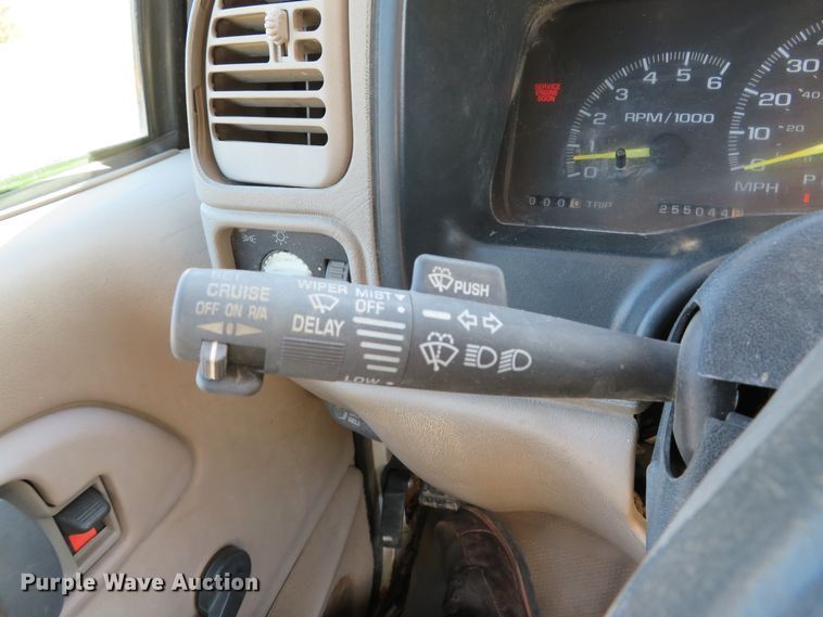 image for item DH1744 2000 Chevrolet C3500 flatbed pickup truck