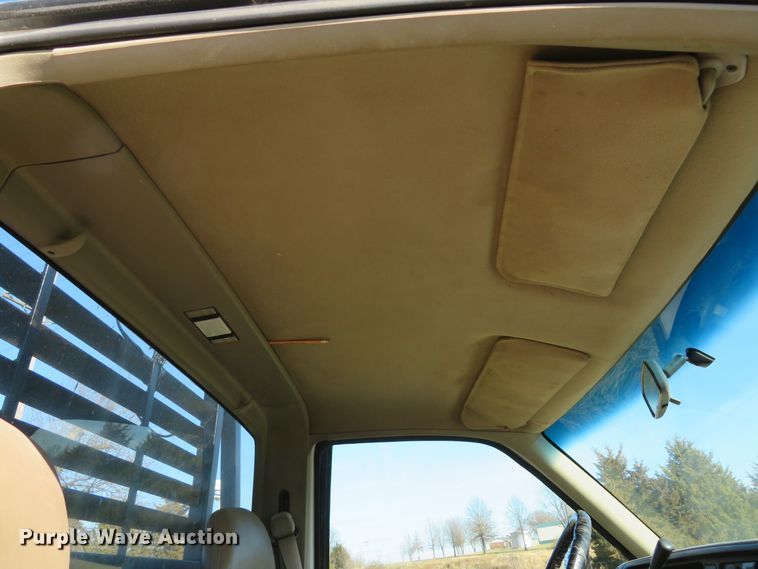 image for item DH1744 2000 Chevrolet C3500 flatbed pickup truck