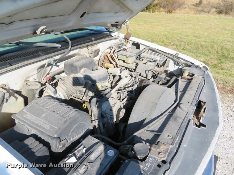 image for item DH1744 2000 Chevrolet C3500 flatbed pickup truck