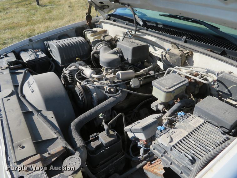 image for item DH1744 2000 Chevrolet C3500 flatbed pickup truck