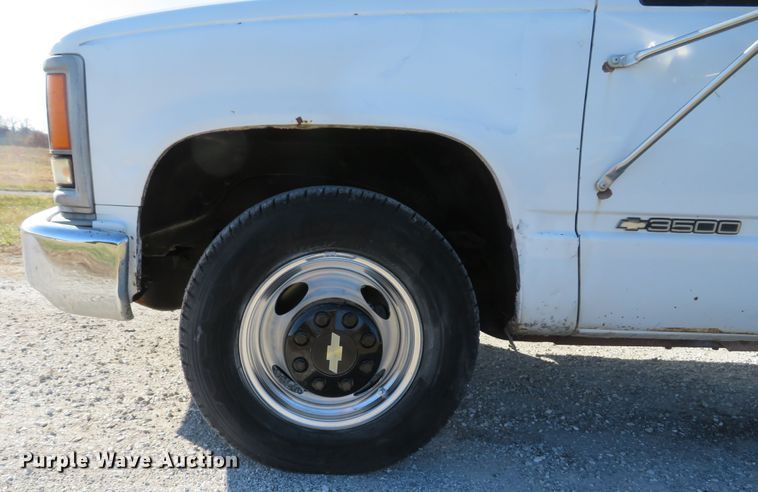 image for item DH1744 2000 Chevrolet C3500 flatbed pickup truck