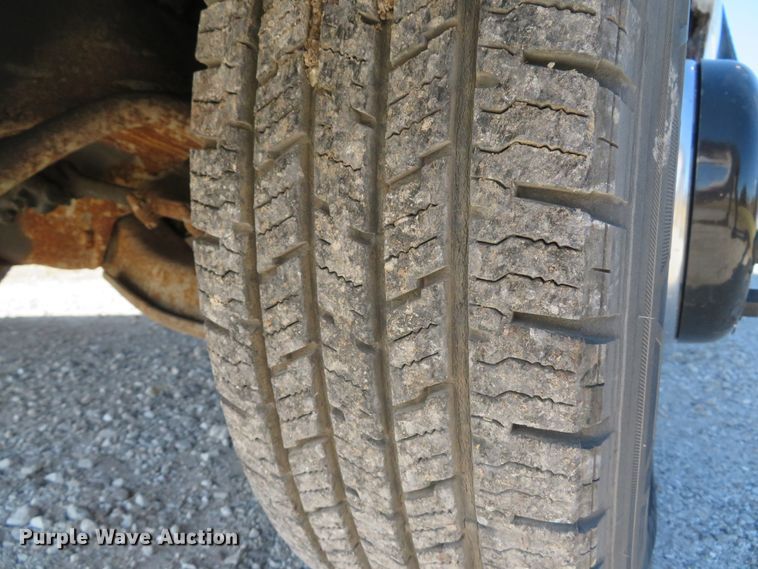 image for item DH1744 2000 Chevrolet C3500 flatbed pickup truck