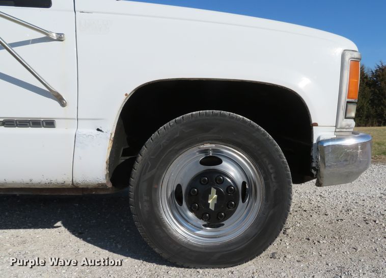 image for item DH1744 2000 Chevrolet C3500 flatbed pickup truck