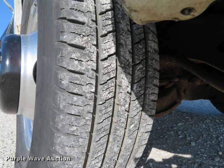 image for item DH1744 2000 Chevrolet C3500 flatbed pickup truck