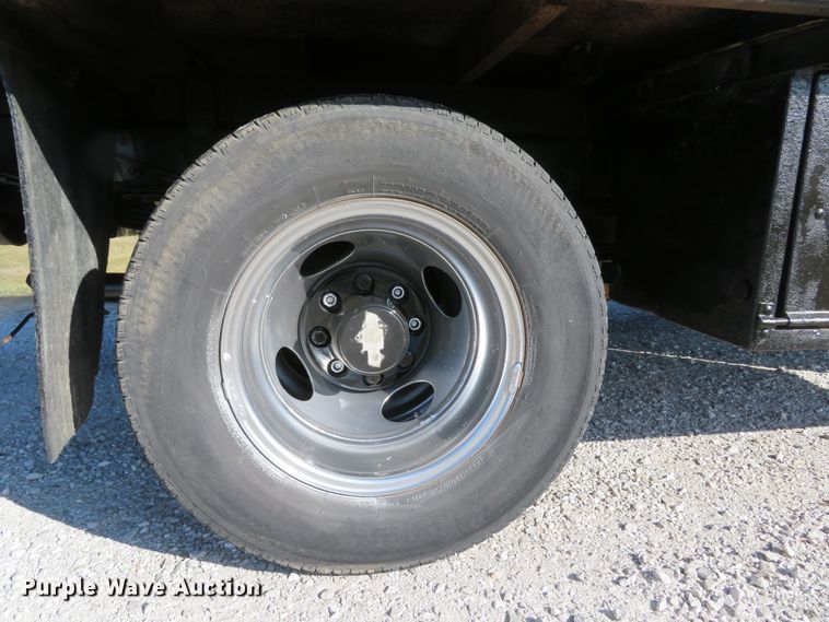 image for item DH1744 2000 Chevrolet C3500 flatbed pickup truck