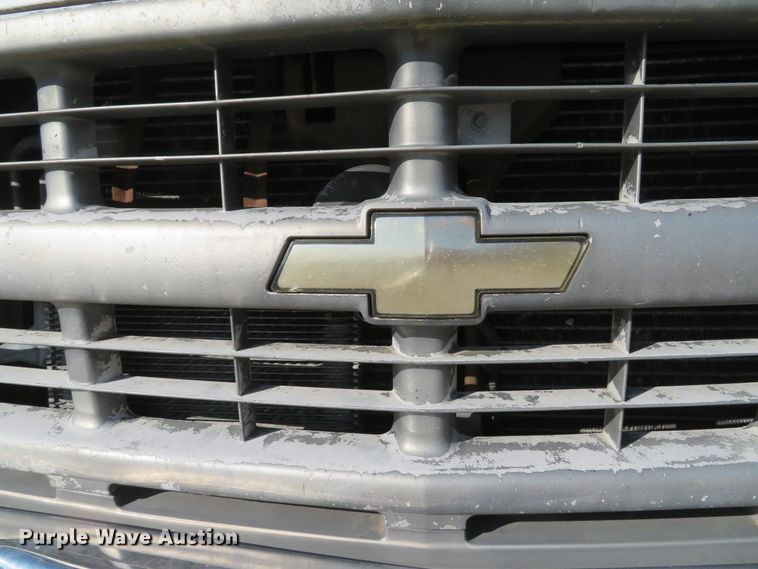 image for item DH1744 2000 Chevrolet C3500 flatbed pickup truck