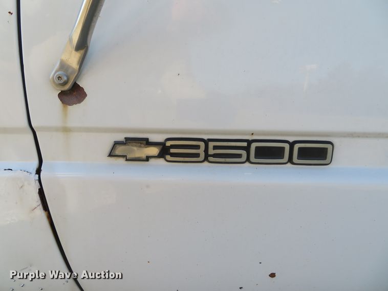 image for item DH1744 2000 Chevrolet C3500 flatbed pickup truck