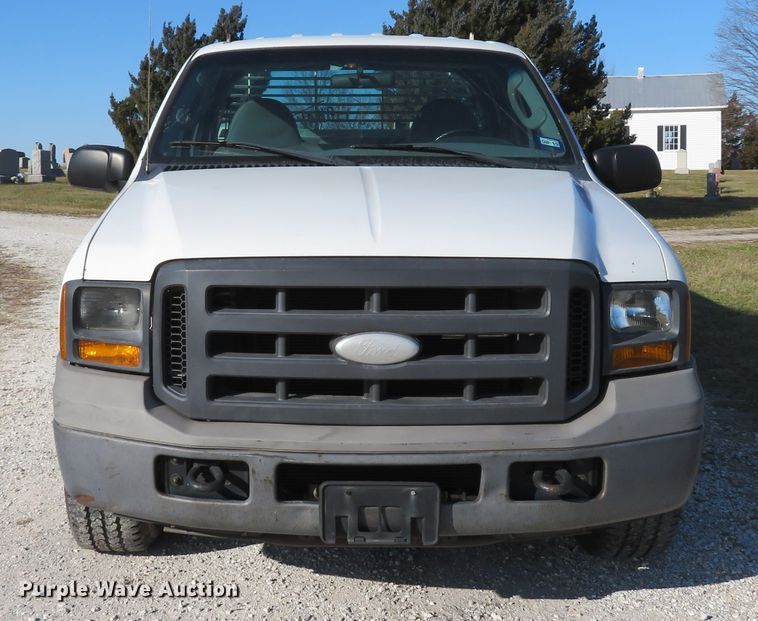 image for item DH1745 2005 Ford F350 Super Duty XL Crew Cab pickup truck