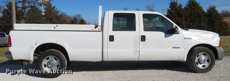 image for item DH1745 2005 Ford F350 Super Duty XL Crew Cab pickup truck