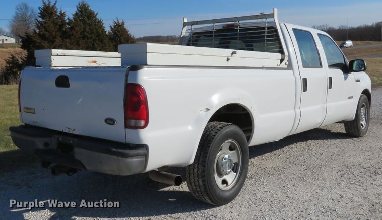image for item DH1745 2005 Ford F350 Super Duty XL Crew Cab pickup truck