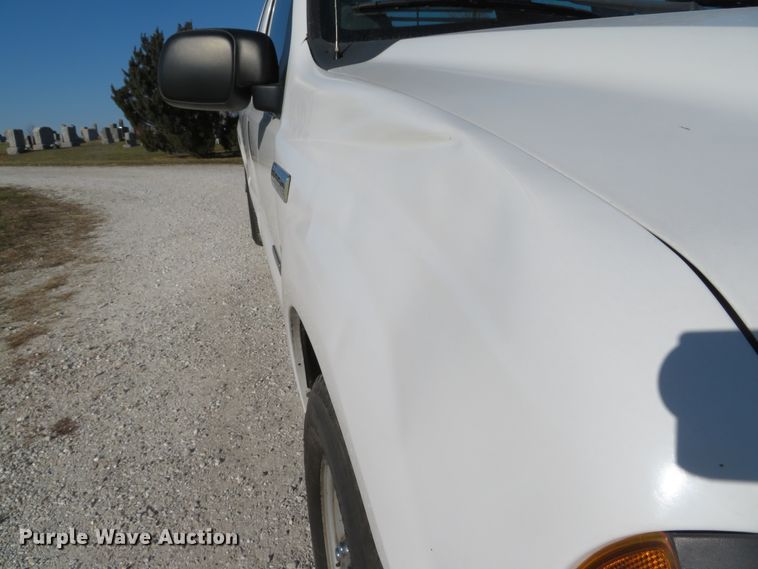 image for item DH1745 2005 Ford F350 Super Duty XL Crew Cab pickup truck