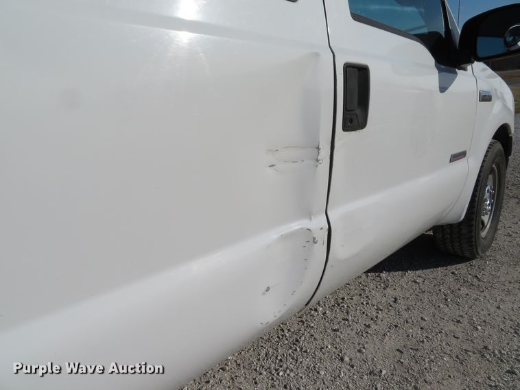 image for item DH1745 2005 Ford F350 Super Duty XL Crew Cab pickup truck