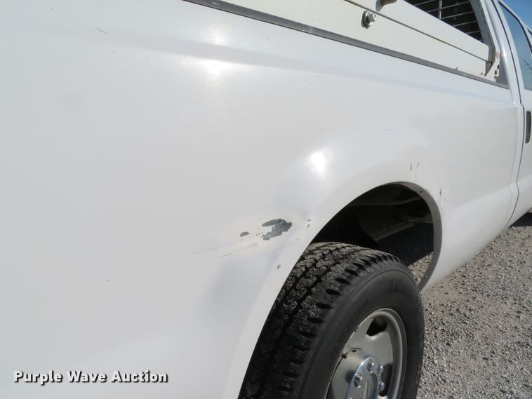 image for item DH1745 2005 Ford F350 Super Duty XL Crew Cab pickup truck