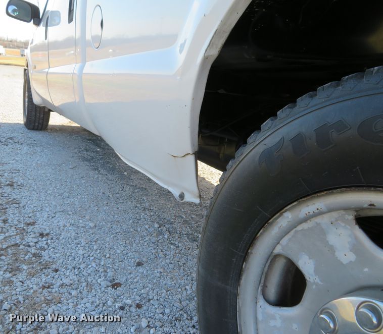 image for item DH1745 2005 Ford F350 Super Duty XL Crew Cab pickup truck
