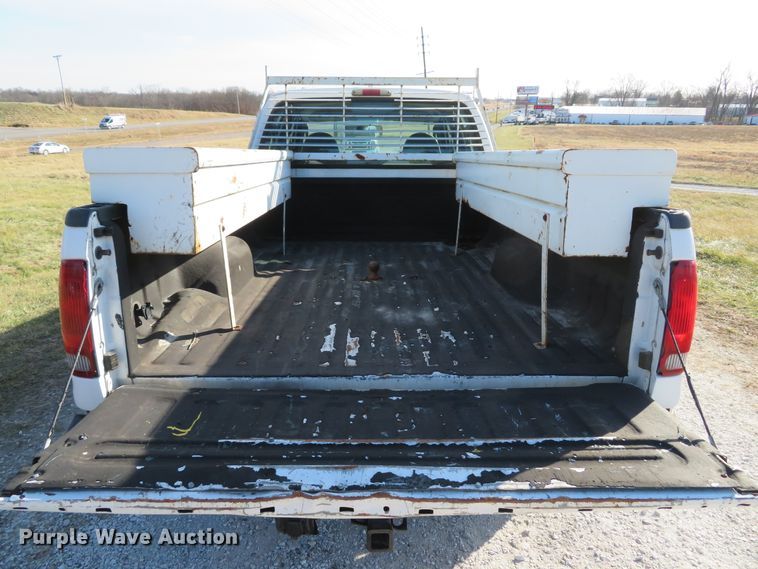 image for item DH1745 2005 Ford F350 Super Duty XL Crew Cab pickup truck