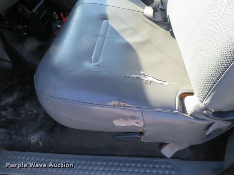 image for item DH1745 2005 Ford F350 Super Duty XL Crew Cab pickup truck