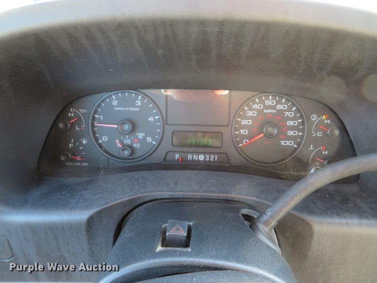 image for item DH1745 2005 Ford F350 Super Duty XL Crew Cab pickup truck