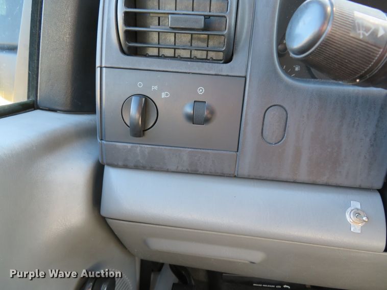 image for item DH1745 2005 Ford F350 Super Duty XL Crew Cab pickup truck