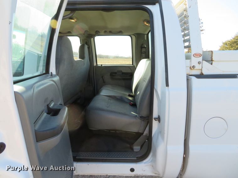 image for item DH1745 2005 Ford F350 Super Duty XL Crew Cab pickup truck