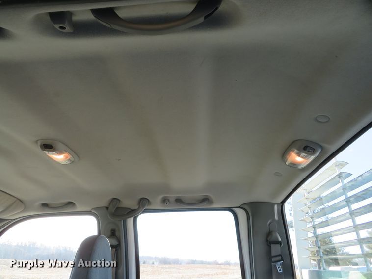 image for item DH1745 2005 Ford F350 Super Duty XL Crew Cab pickup truck