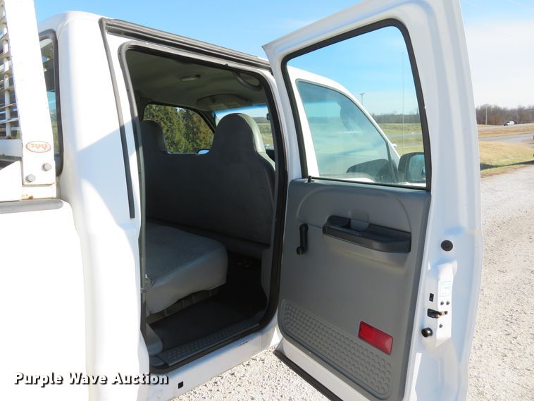 image for item DH1745 2005 Ford F350 Super Duty XL Crew Cab pickup truck