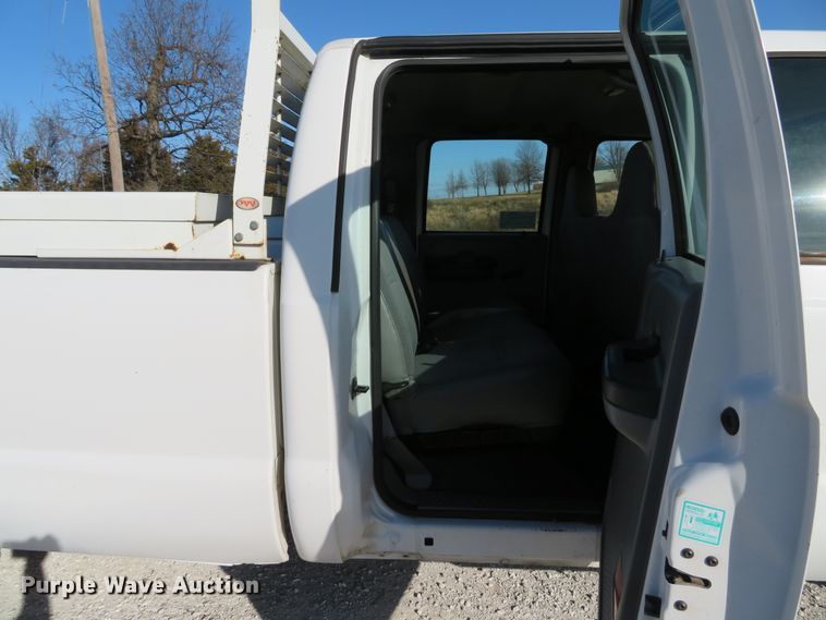 image for item DH1745 2005 Ford F350 Super Duty XL Crew Cab pickup truck