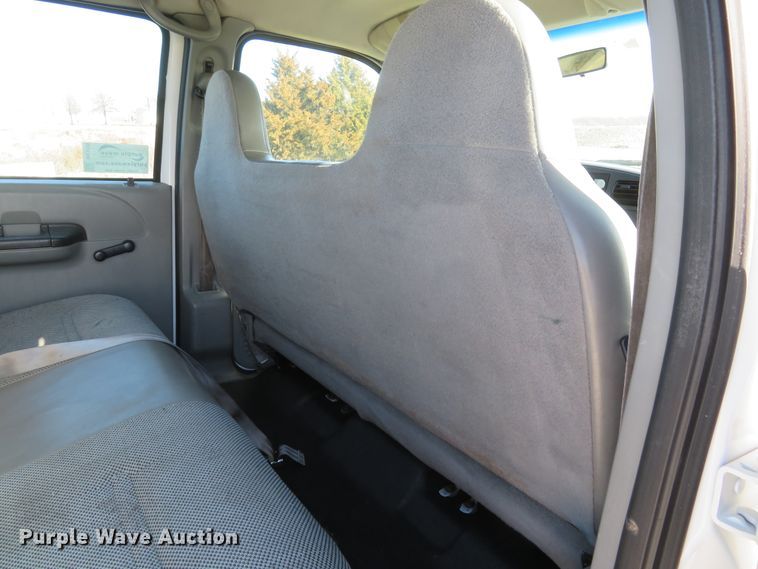 image for item DH1745 2005 Ford F350 Super Duty XL Crew Cab pickup truck