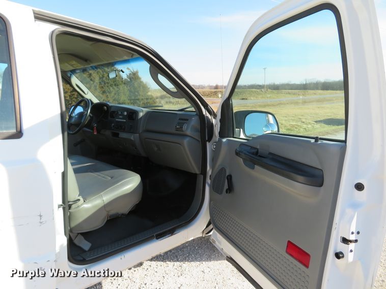 image for item DH1745 2005 Ford F350 Super Duty XL Crew Cab pickup truck