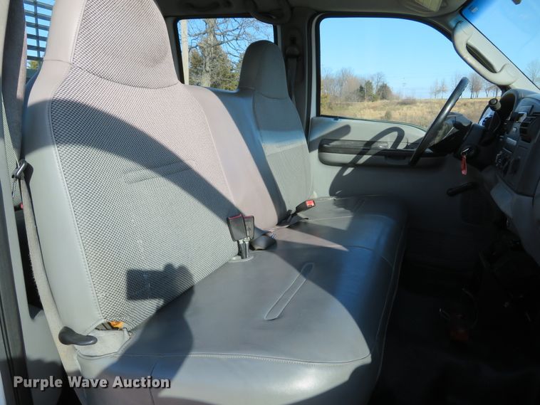 image for item DH1745 2005 Ford F350 Super Duty XL Crew Cab pickup truck