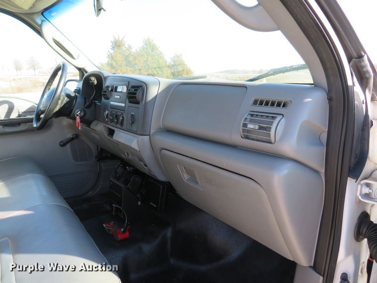 image for item DH1745 2005 Ford F350 Super Duty XL Crew Cab pickup truck