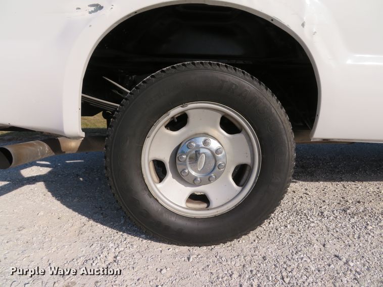 image for item DH1745 2005 Ford F350 Super Duty XL Crew Cab pickup truck