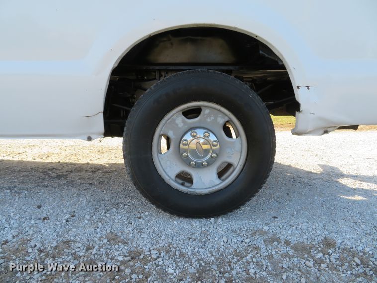 image for item DH1745 2005 Ford F350 Super Duty XL Crew Cab pickup truck