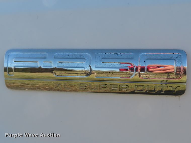 image for item DH1745 2005 Ford F350 Super Duty XL Crew Cab pickup truck