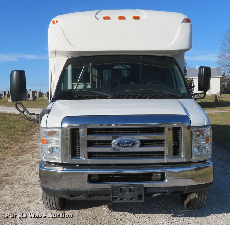 image for item DH1746 2012 Ford Econoline E350 shuttle bus