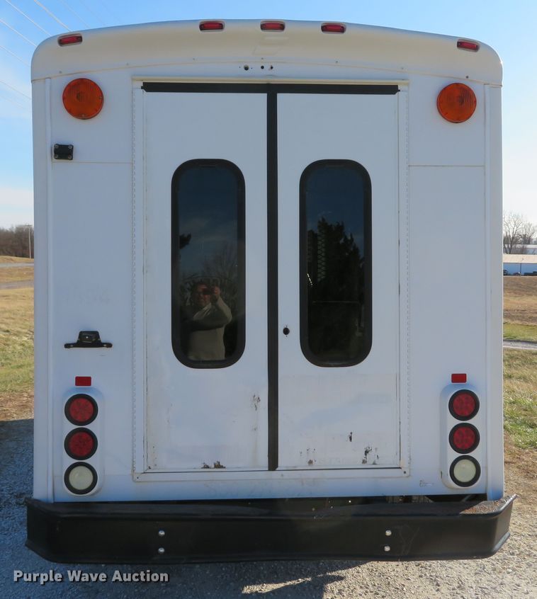 image for item DH1746 2012 Ford Econoline E350 shuttle bus