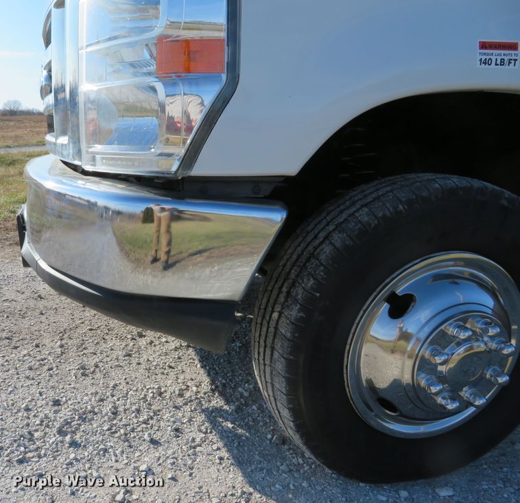 image for item DH1746 2012 Ford Econoline E350 shuttle bus