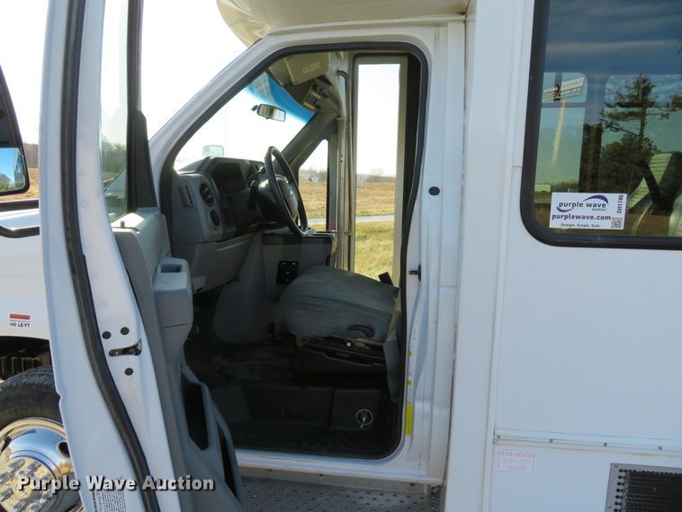 image for item DH1746 2012 Ford Econoline E350 shuttle bus