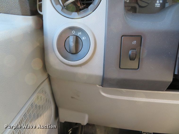 image for item DH1746 2012 Ford Econoline E350 shuttle bus