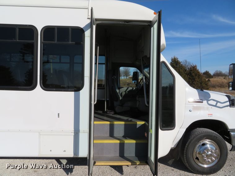 image for item DH1746 2012 Ford Econoline E350 shuttle bus