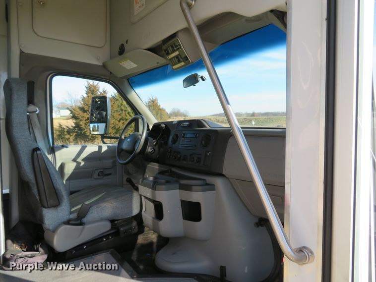 image for item DH1746 2012 Ford Econoline E350 shuttle bus