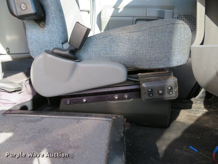 image for item DH1746 2012 Ford Econoline E350 shuttle bus