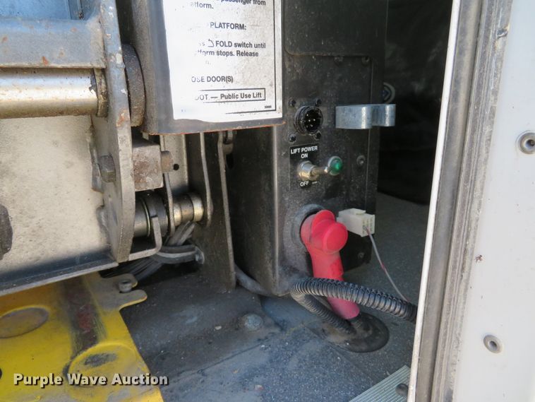 image for item DH1746 2012 Ford Econoline E350 shuttle bus